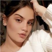 Soy una chica joven, que puede aportar mucho a tu hijo pequeño en conocimientos tanto de lengua, matemáticas, biología